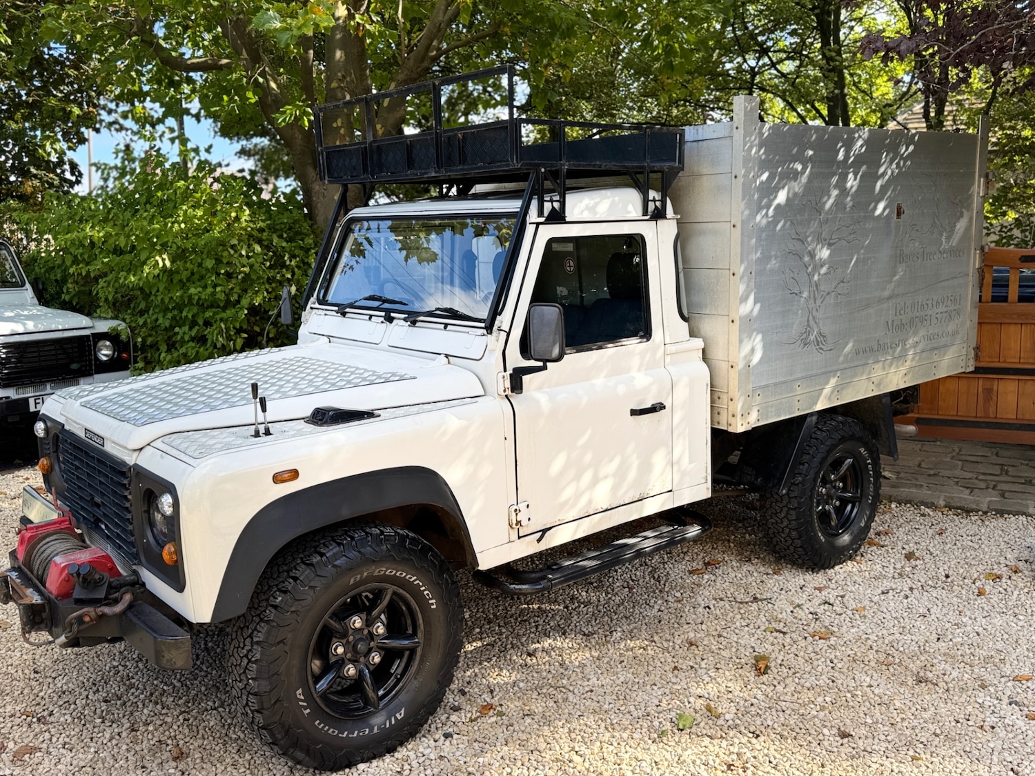 Used Land Rover Defender 2002 for sale - 76063641: Photo 2