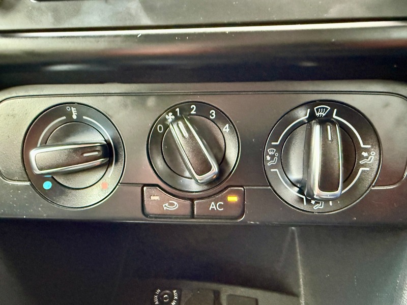 Used Volkswagen Polo 2011 for sale - 77027745: Photo 21