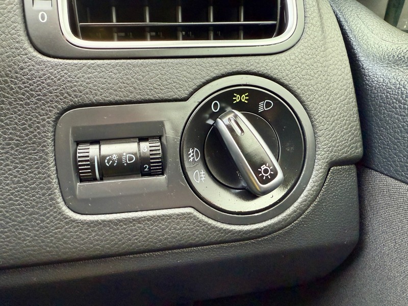 Used Volkswagen Polo 2011 for sale - 77027745: Photo 25