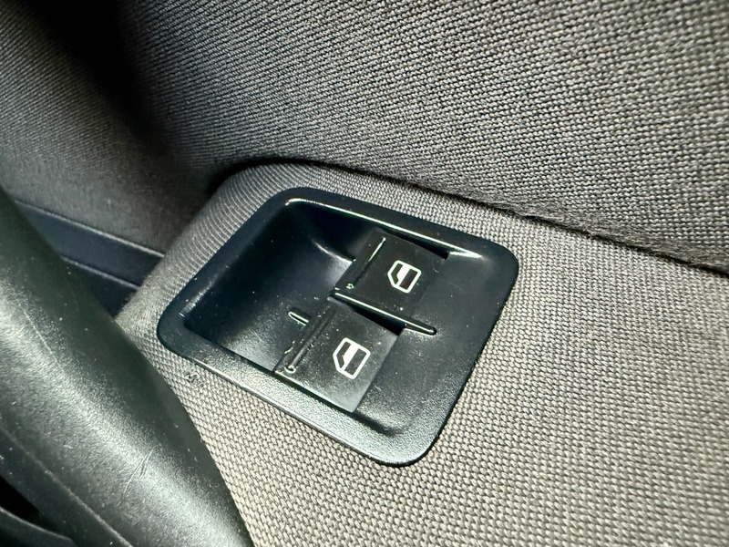 Used Volkswagen Polo 2011 for sale - 77027745: Photo 27