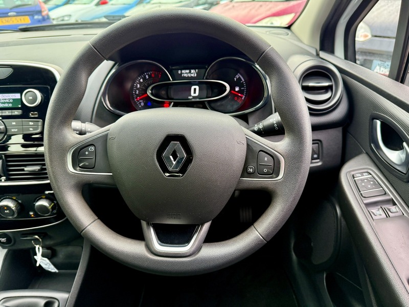 Used Renault Clio 2017 for sale - 76821382: Photo 31