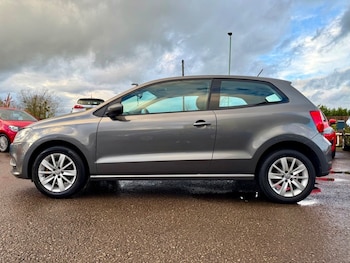 Used Volkswagen Polo 2014 for sale - 76536312: Photo