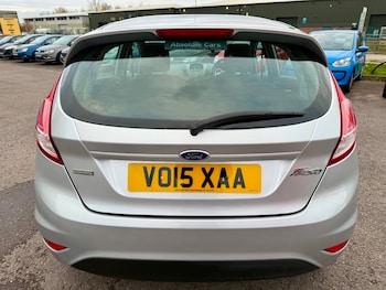 Used Ford Fiesta 2015 for sale - 76570796: Photo