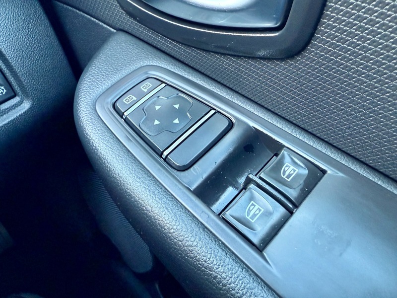 Used Renault Clio 2017 for sale - 76712178: Photo 31