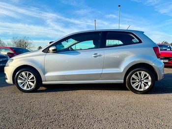 Used Volkswagen Polo 2015 for sale - 76655576: Photo