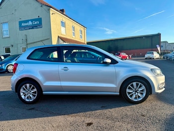 Used Volkswagen Polo 2015 for sale - 76655576: Photo