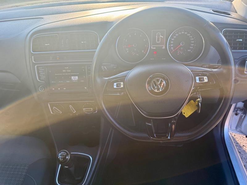 Used Volkswagen Polo 2015 for sale - 76655576: Photo 4