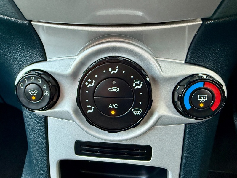 Used Ford Fiesta 2010 for sale - 76500584: Photo 23