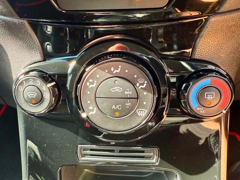 Used Ford Fiesta 2015 for sale - 76500557: Photo 22