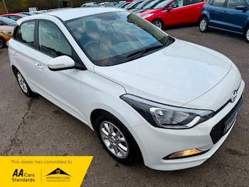 Used Hyundai i20 2017 for sale - 76500611: Photo