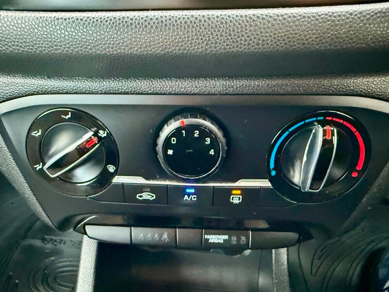 Used Hyundai i20 2017 for sale - 76500611: Photo 24