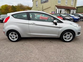 Used Ford Fiesta 2014 for sale - 76500610: Photo
