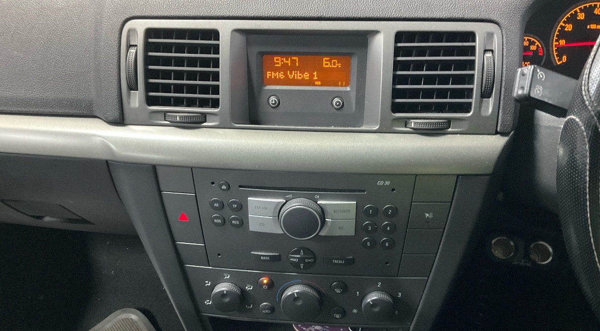 Used Vauxhall Vectra 2008 for sale - 77264303: Photo 10