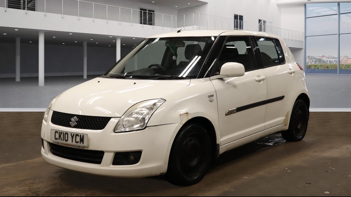 Used Suzuki Swift 2010 for sale - 77564252: Photo 2