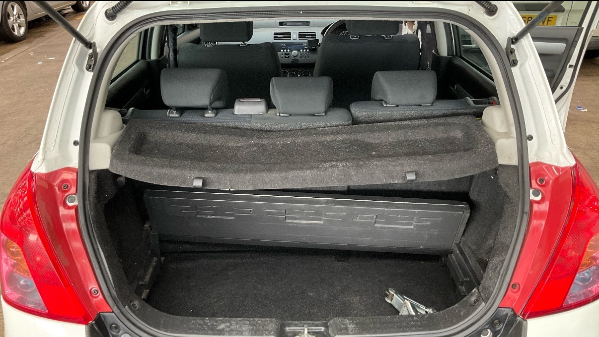 Used Suzuki Swift 2010 for sale - 77564252: Photo 5