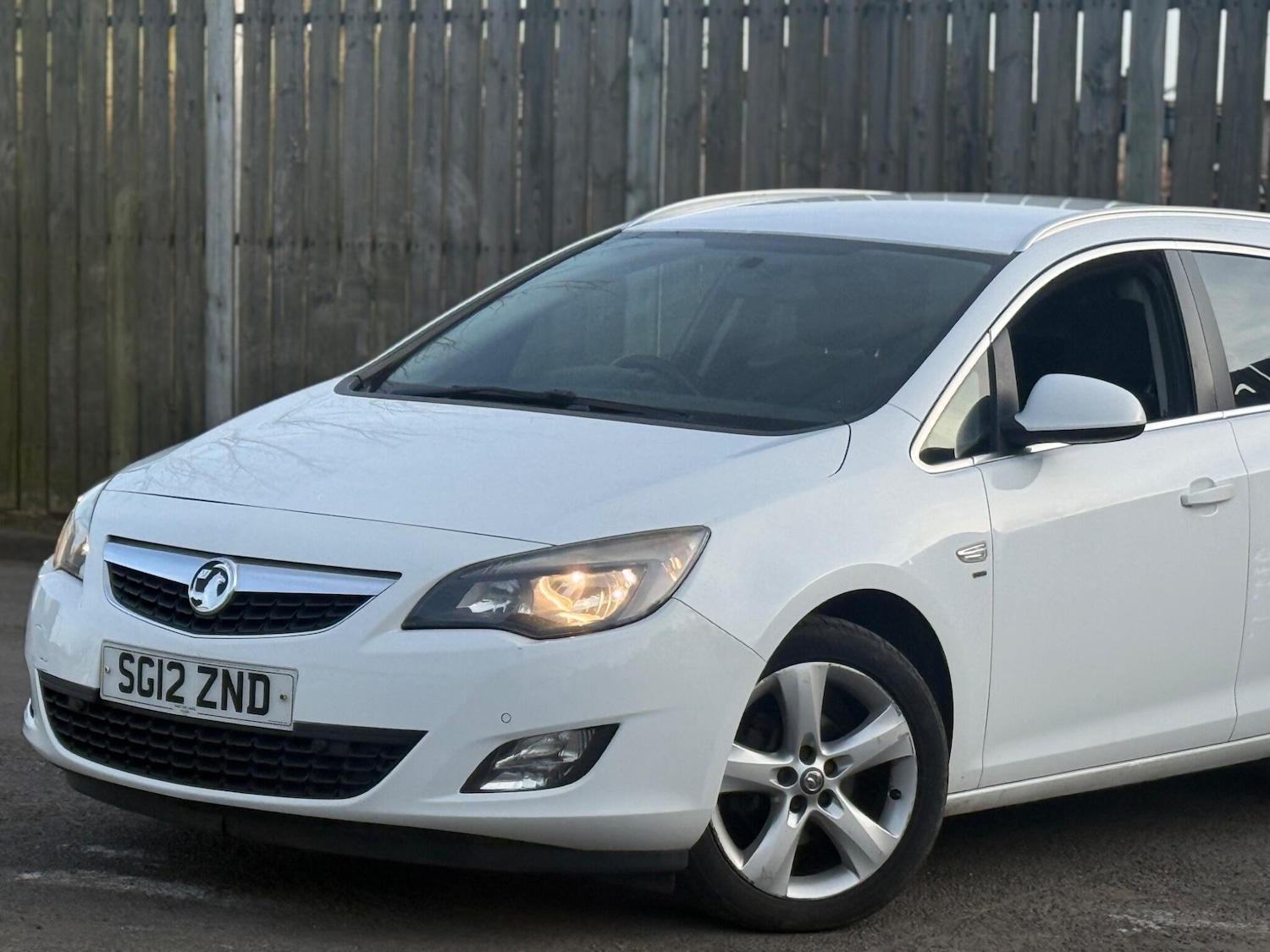 Used Vauxhall Astra 2012 for sale - 76370194: Photo 2