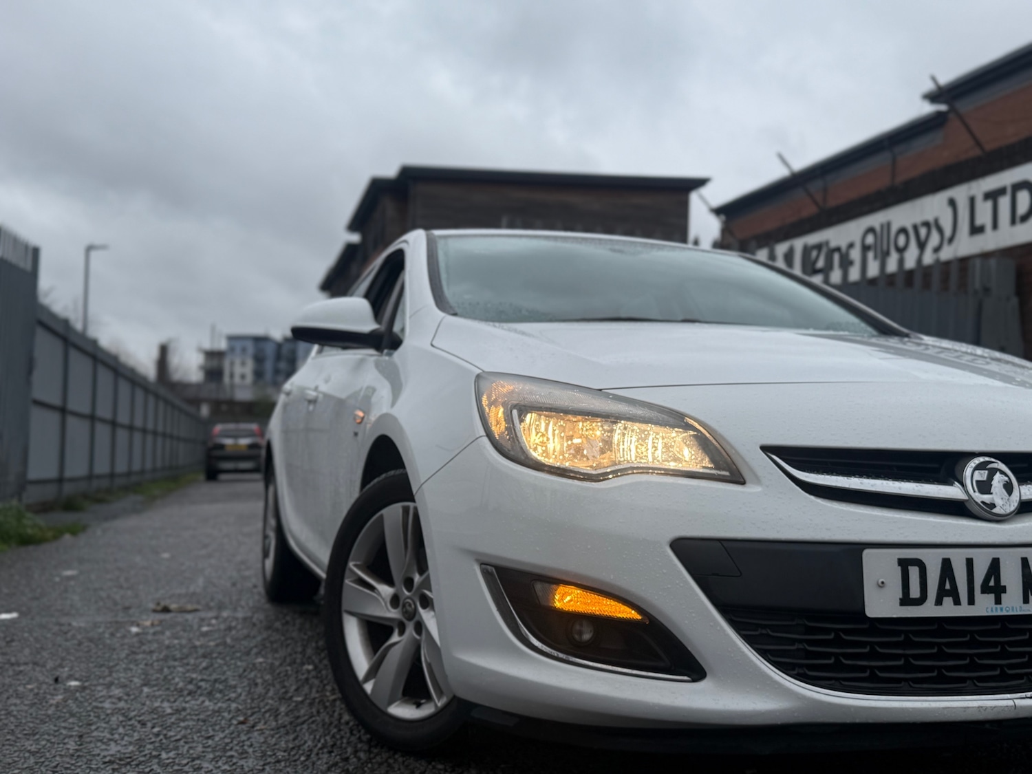 Used Vauxhall Astra 2014 for sale - 76743644: Photo 2