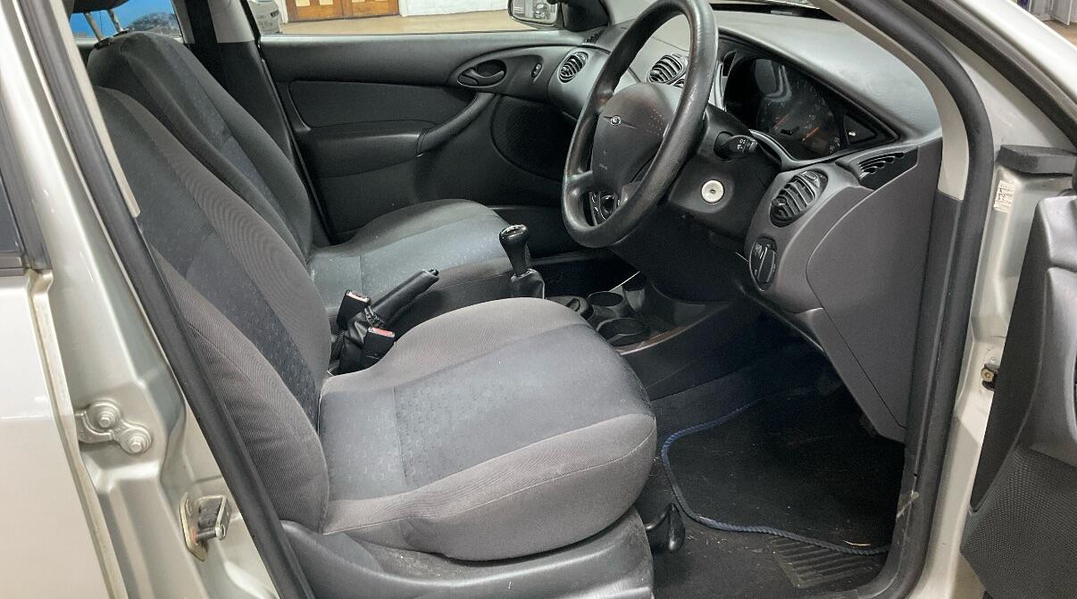 Used Ford Focus 2002 for sale - 76371227: Photo 4