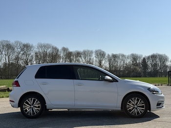 Used Volkswagen Golf 2018 for sale - 77968656: Photo