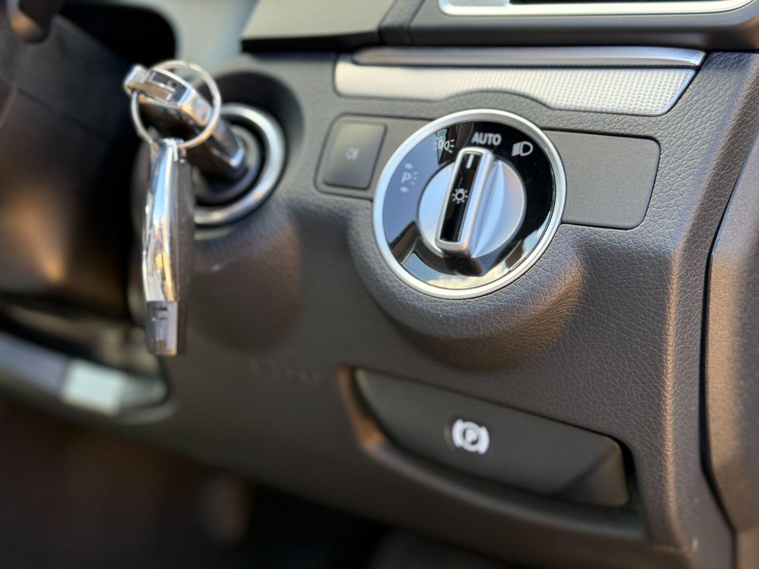 Used Mercedes-Benz E Class 2014 for sale - 76045733: Photo 30