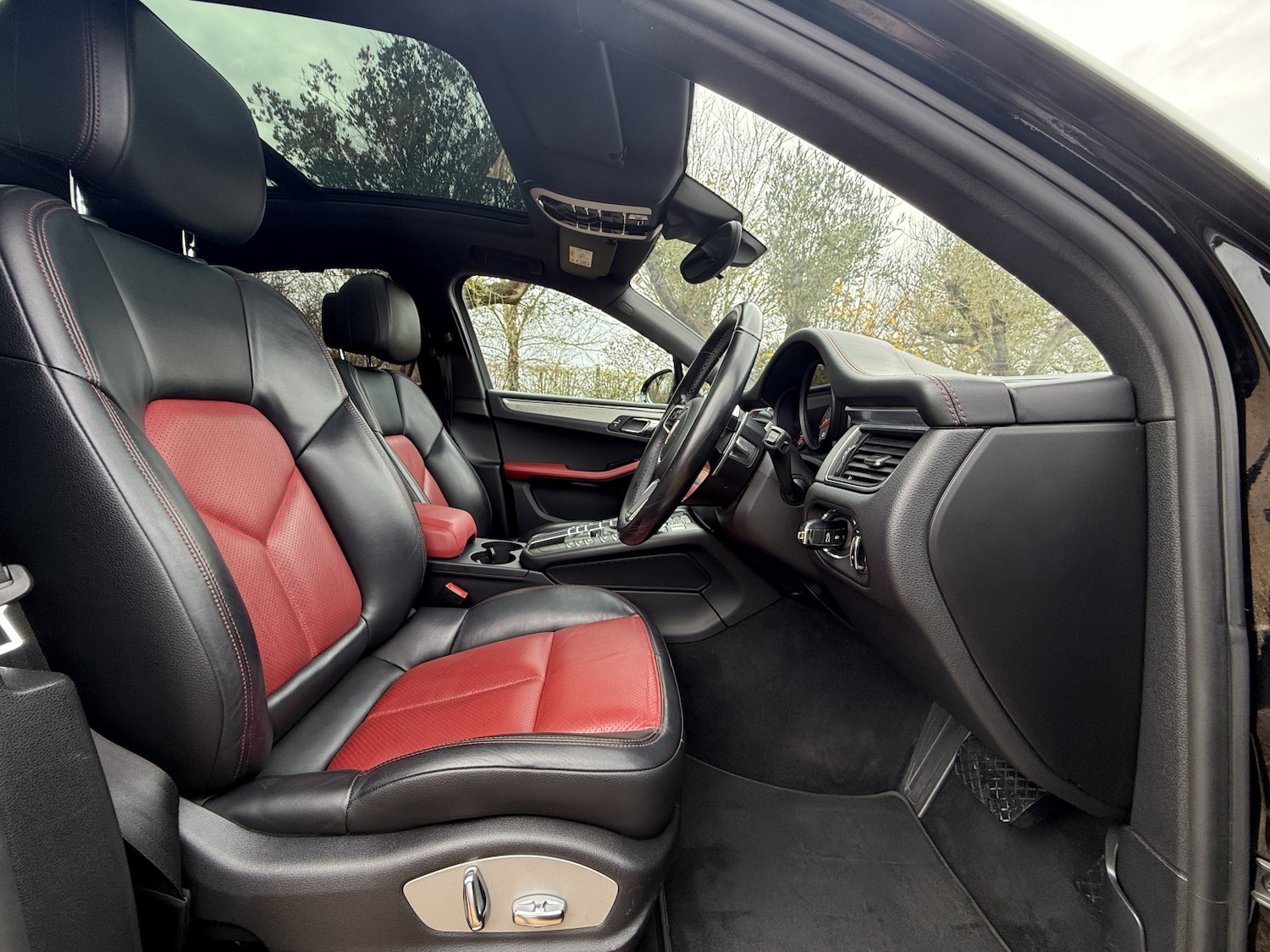 Used Porsche Macan 2017 for sale - 77176180: Photo 24