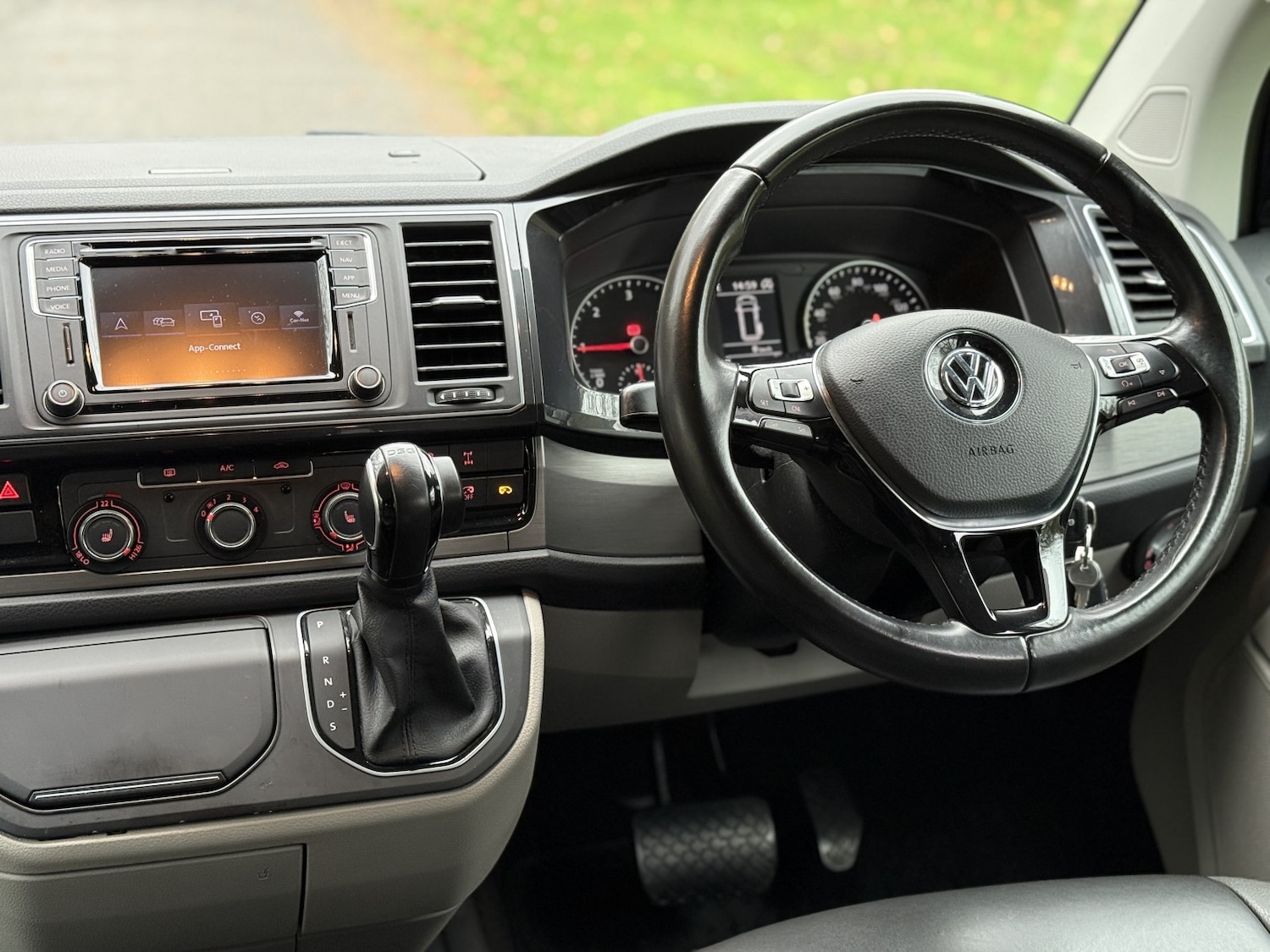 Used Volkswagen Transporter 2018 for sale - 76565184: Photo 24