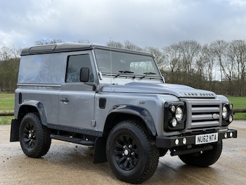 Land Rover Defender 90 feature image