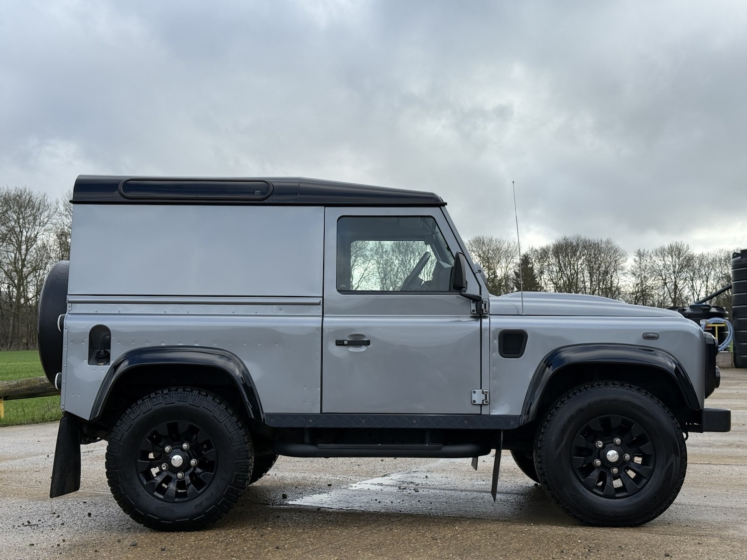 Used Land Rover Defender 90 2012 for sale - 77438305: Photo 2