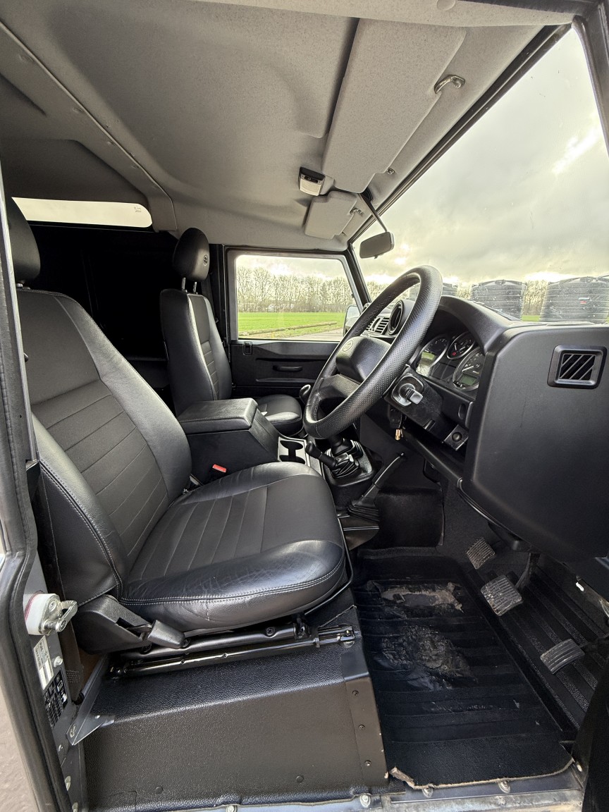 Used Land Rover Defender 90 2012 for sale - 77438305: Photo 21