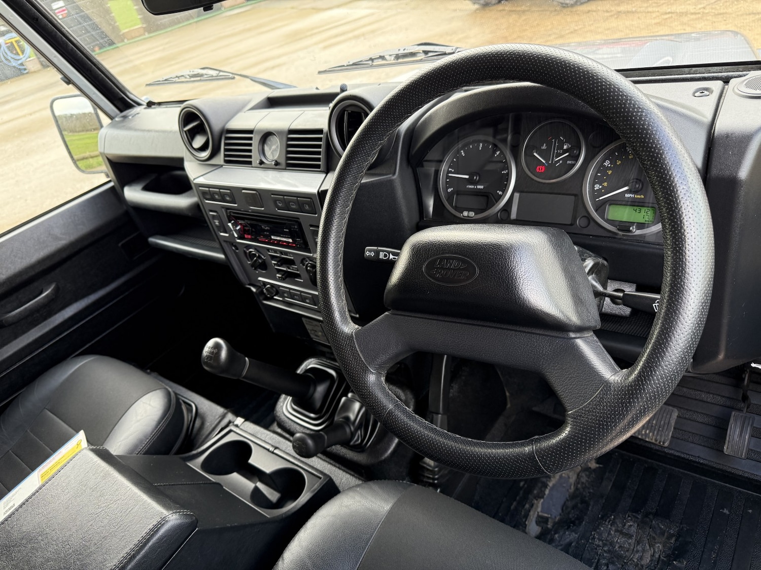 Used Land Rover Defender 90 2012 for sale - 77438305: Photo 25