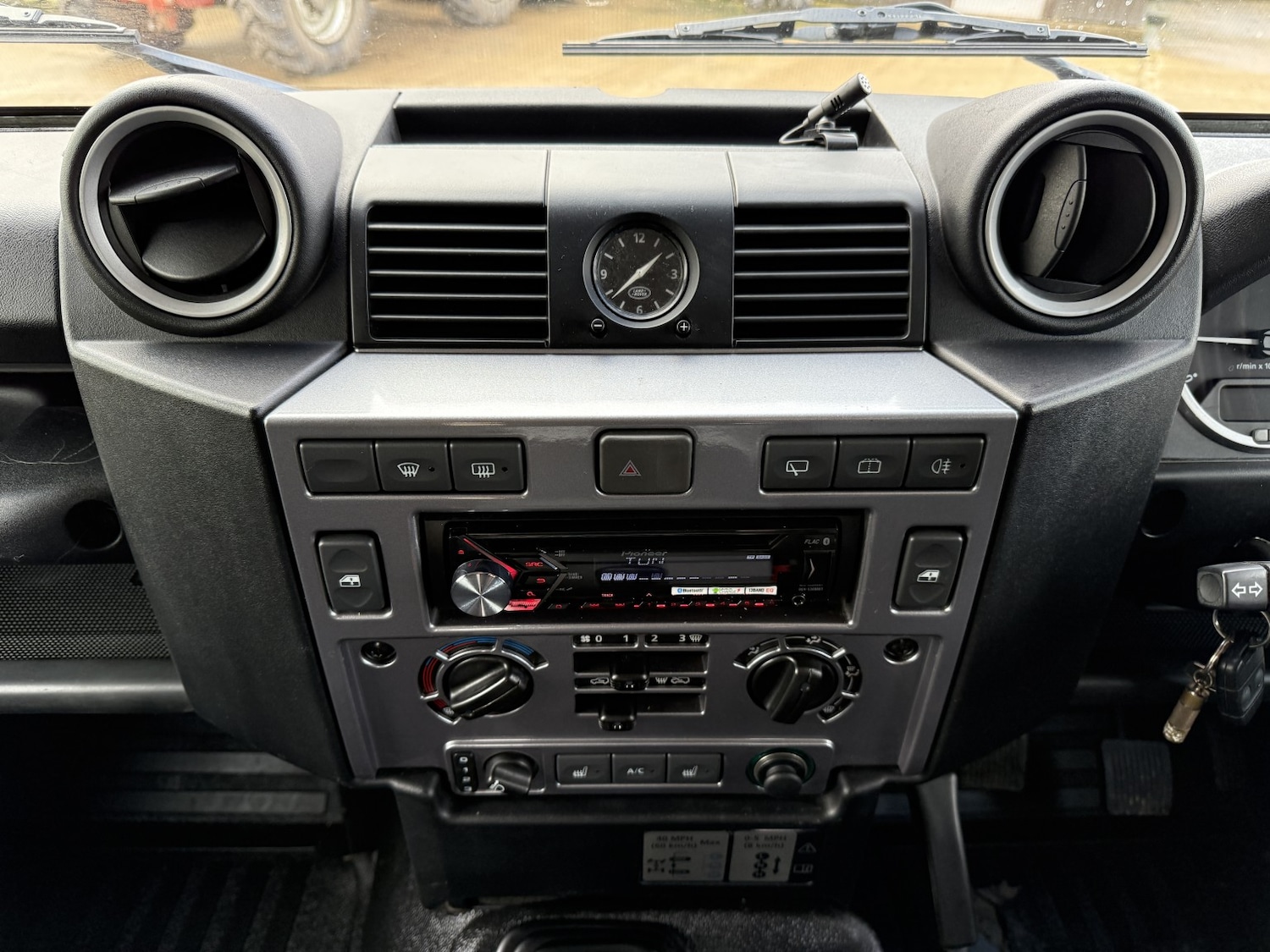 Used Land Rover Defender 90 2012 for sale - 77438305: Photo 27