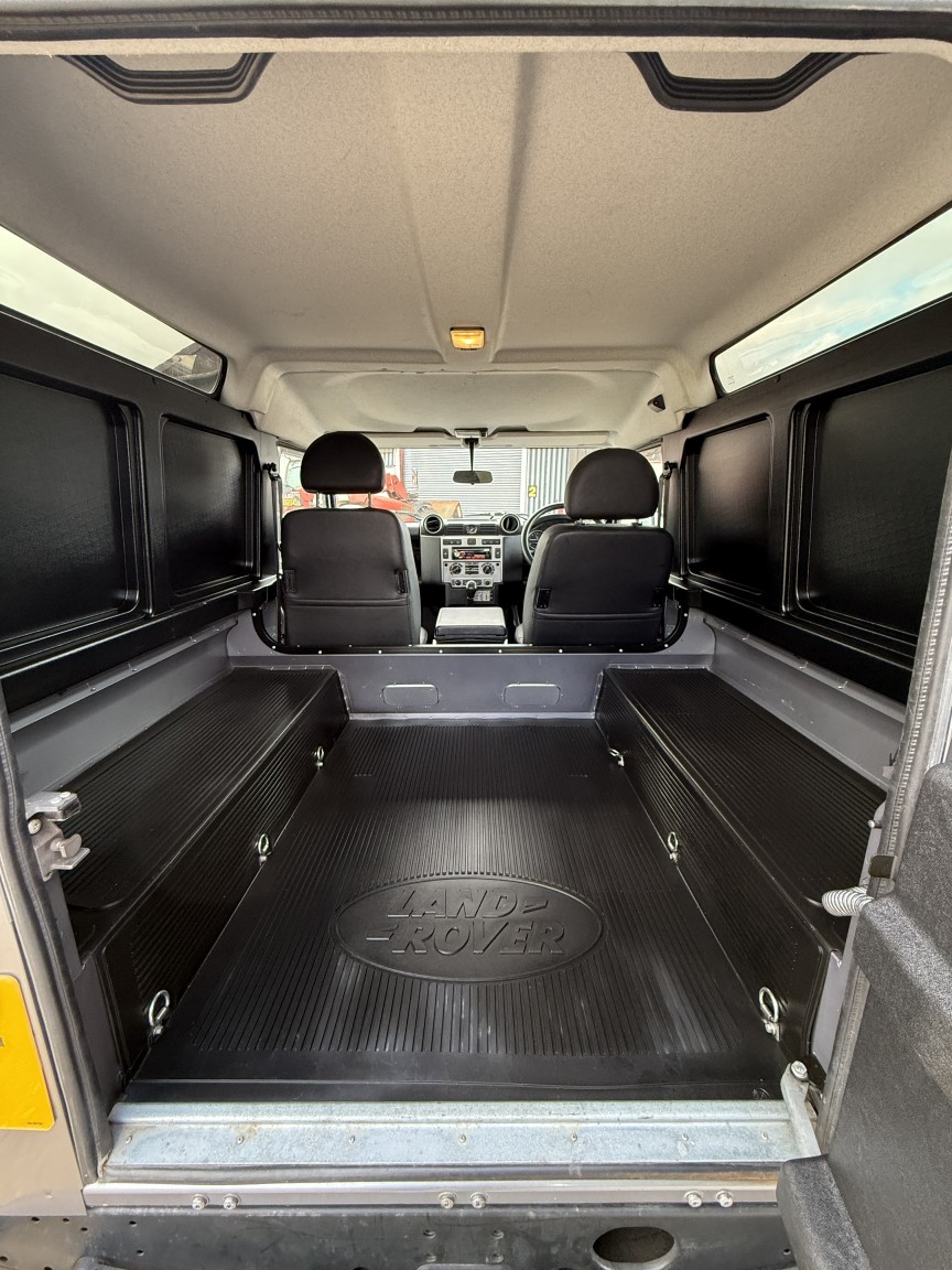 Used Land Rover Defender 90 2012 for sale - 77438305: Photo 31