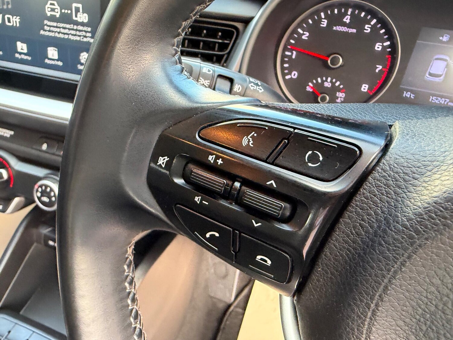 Used Kia Stonic 2018 for sale - 76377479: Photo 19