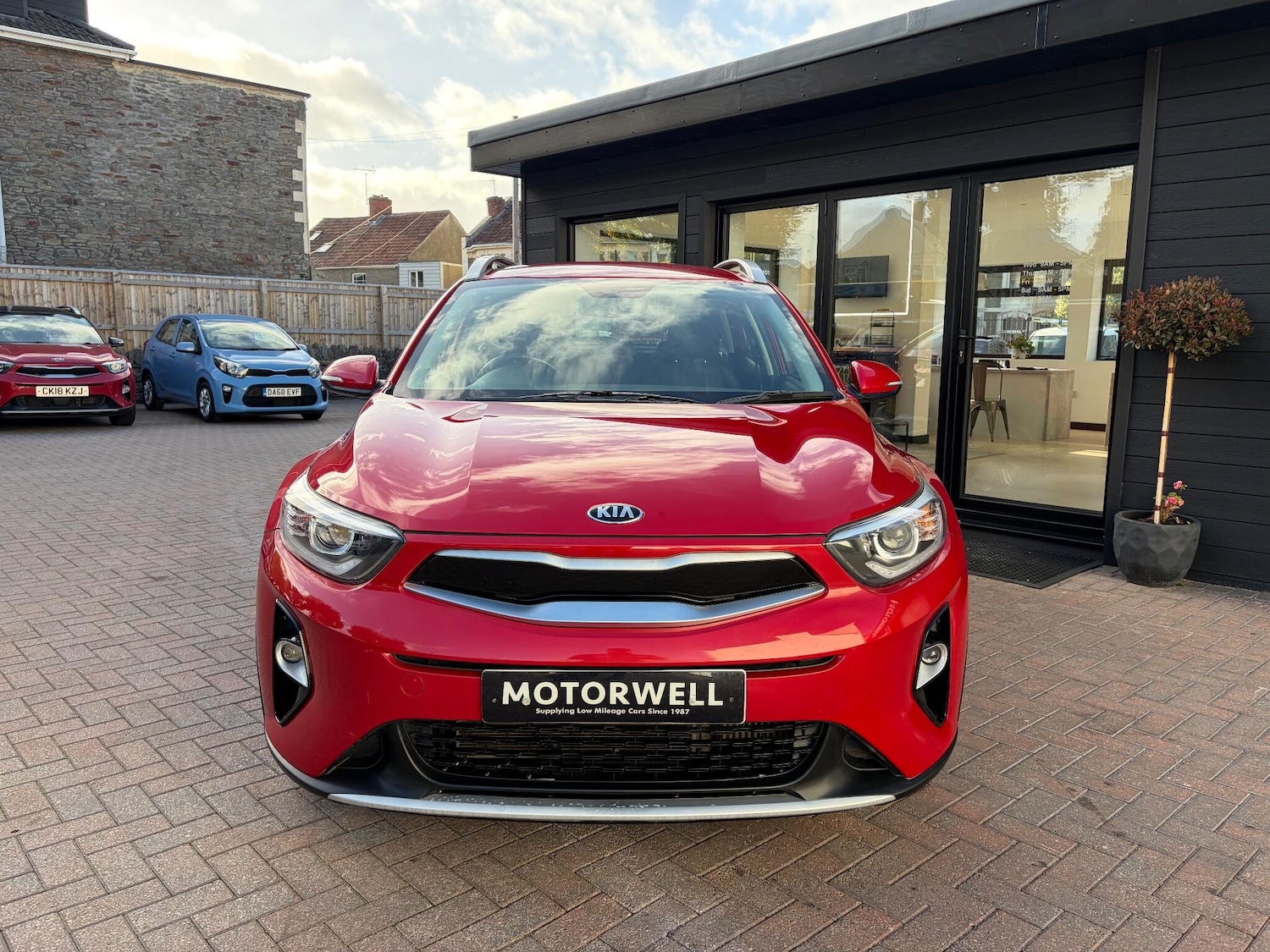 Used Kia Stonic 2018 for sale - 76377479: Photo 3