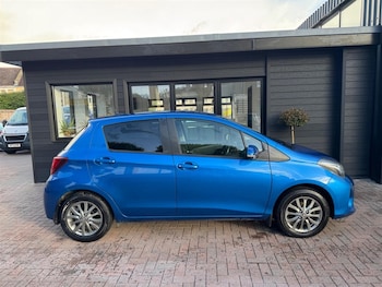 Used Toyota Yaris 2017 for sale - 75952446: Photo