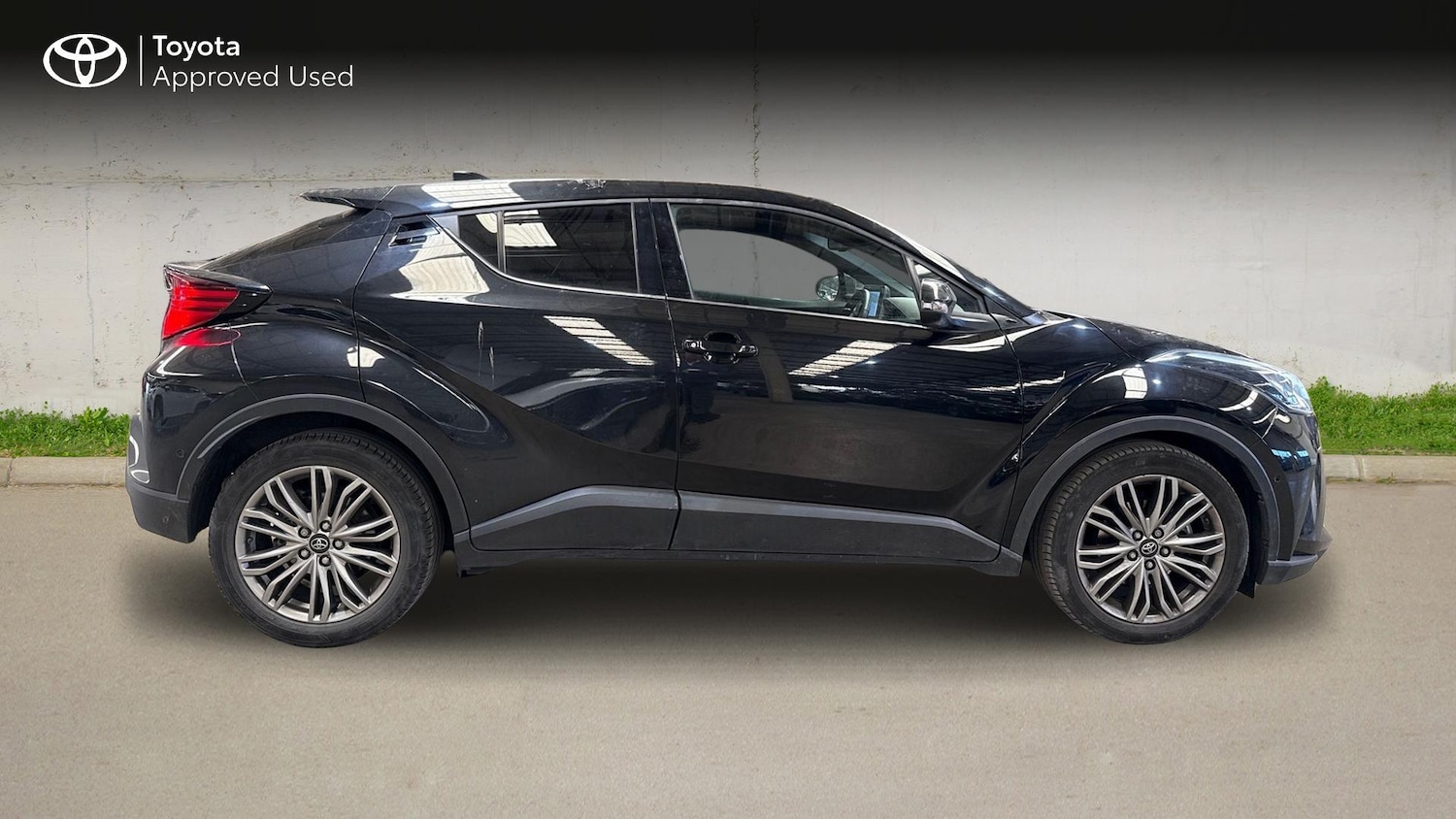 Used Toyota C-HR 2023 for sale - 78170494: Photo 2