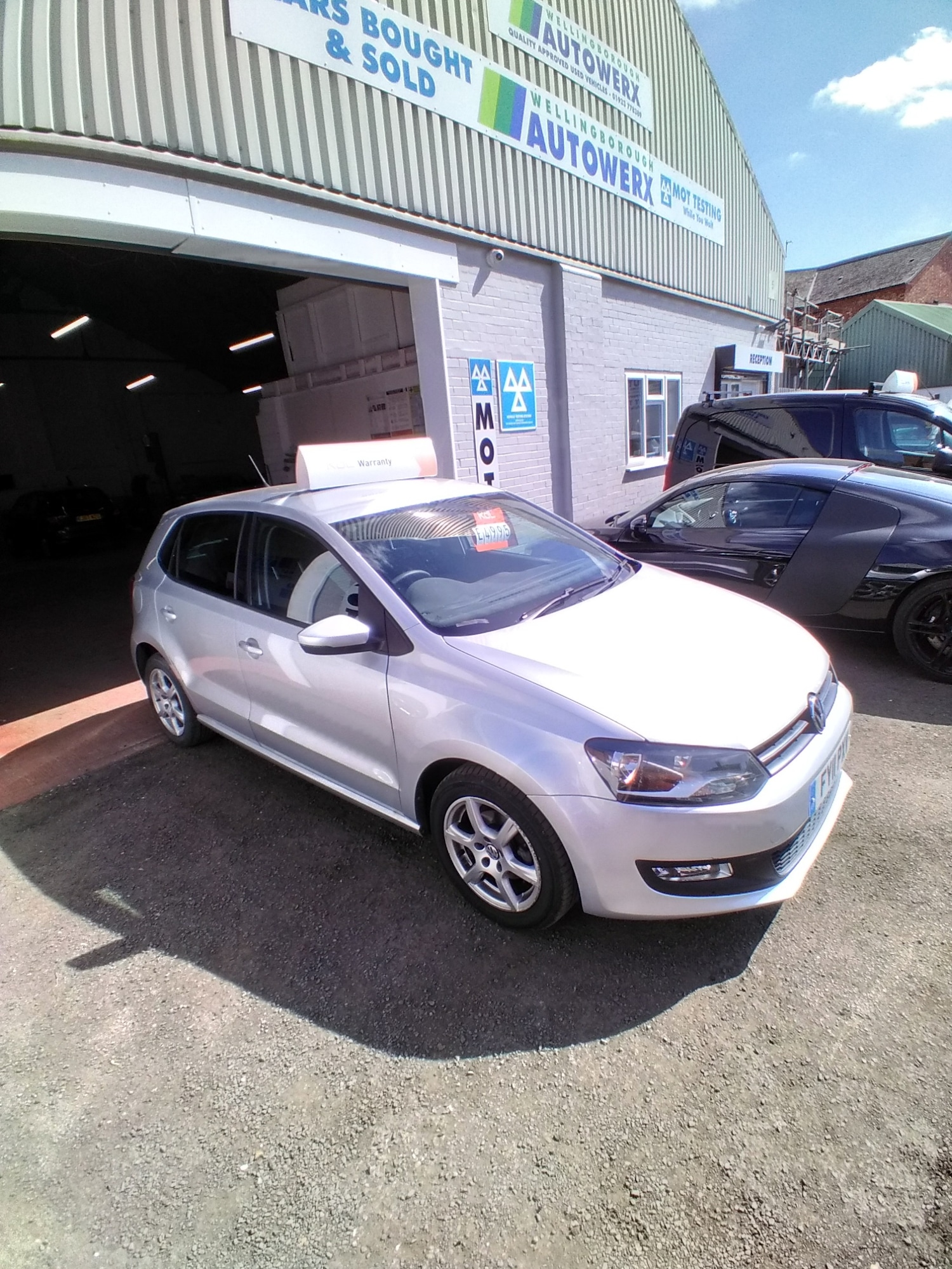 Used Volkswagen Polo 2011 for sale - 76577736: Photo 1