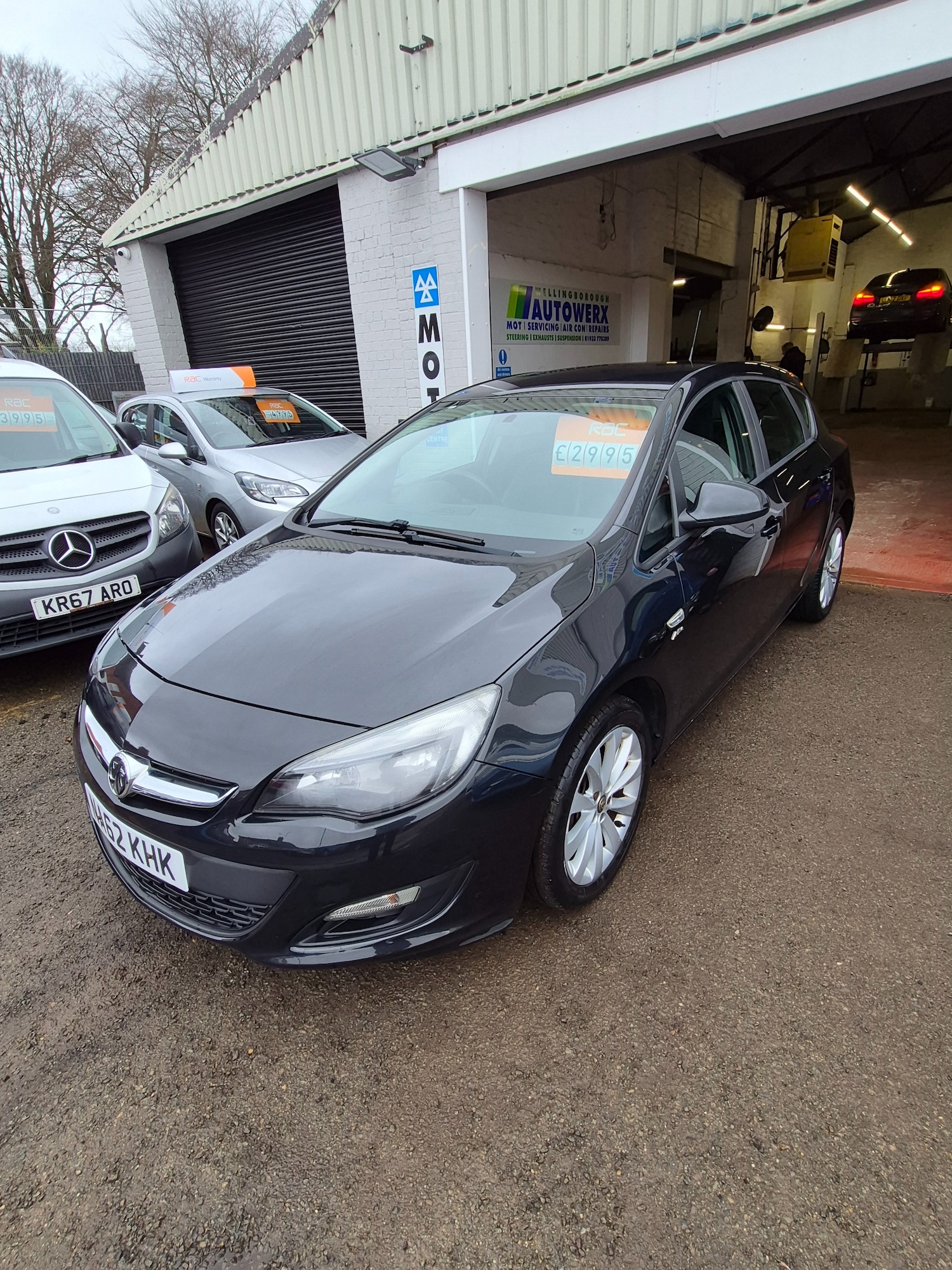 Used Vauxhall Astra 2012 for sale - 77689521: Photo 2