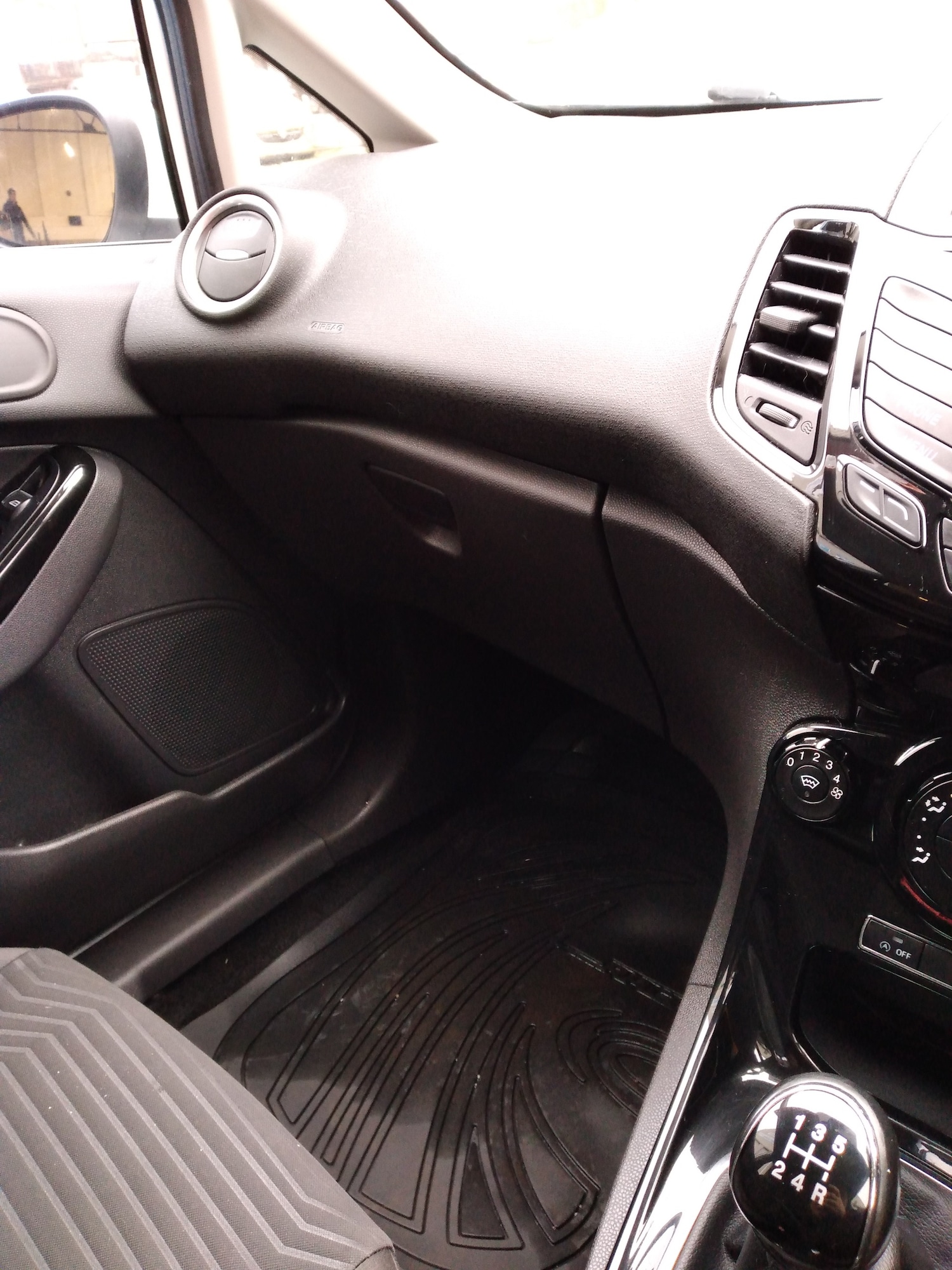 Used Ford Fiesta 2015 for sale - 77069121: Photo 11