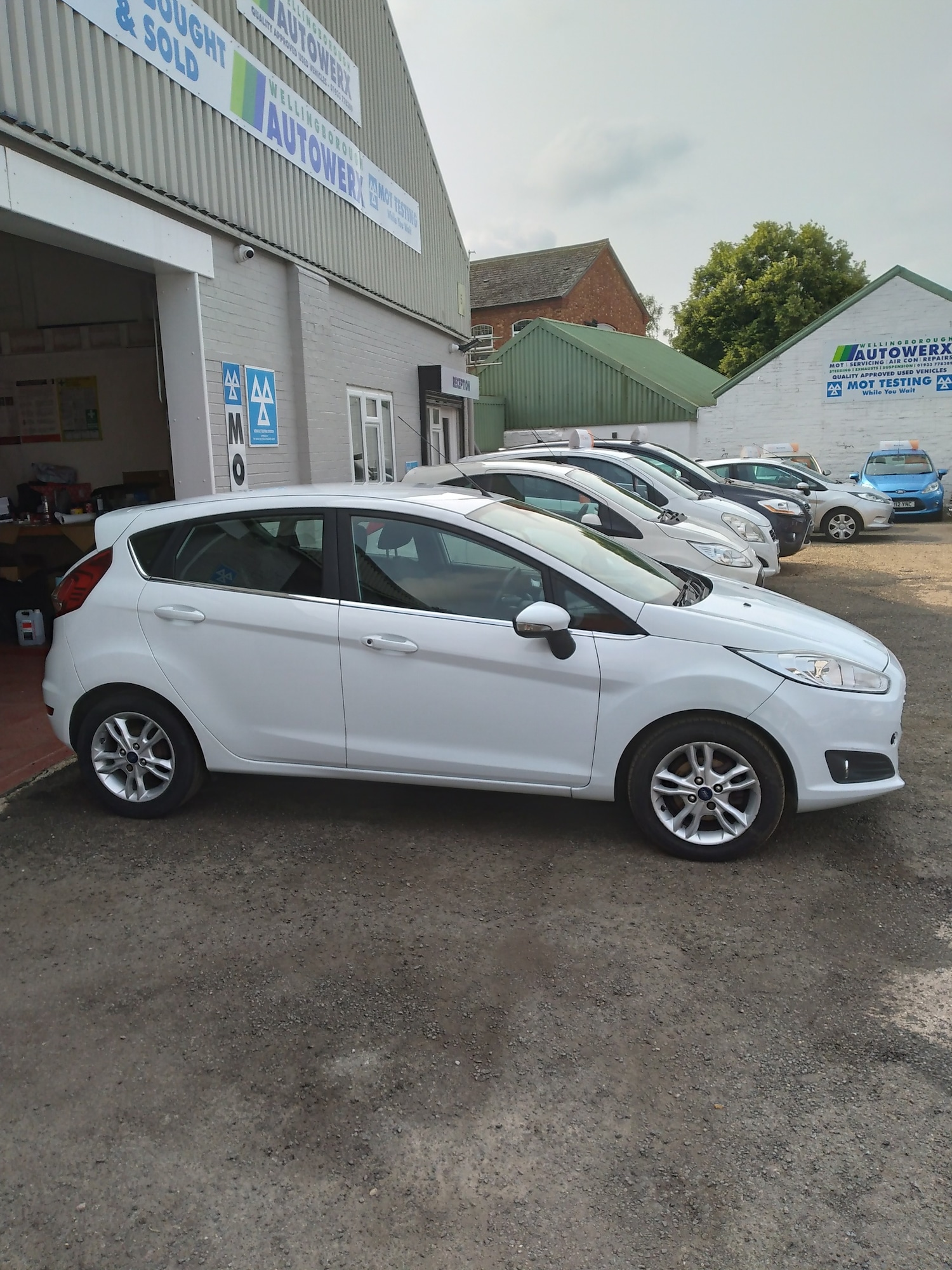 Used Ford Fiesta 2015 for sale - 76576427: Photo 2