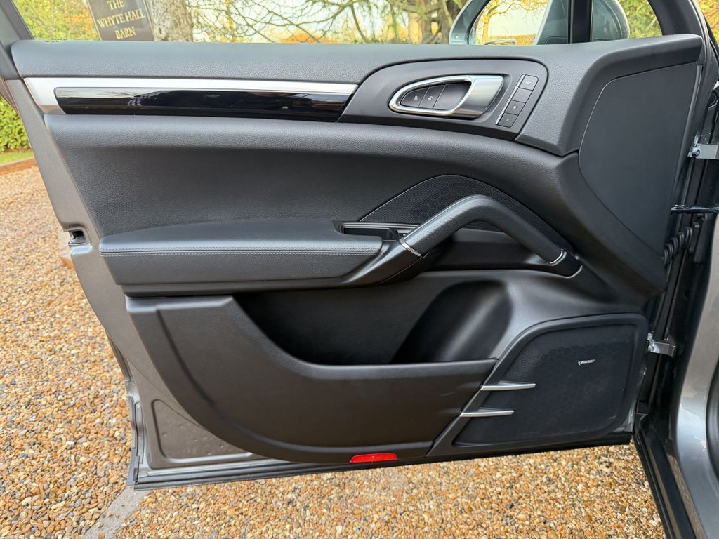 Used Porsche Cayenne 2017 for sale - 77157400: Photo 27