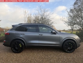 Used Porsche Cayenne 2017 for sale - 77157400: Photo