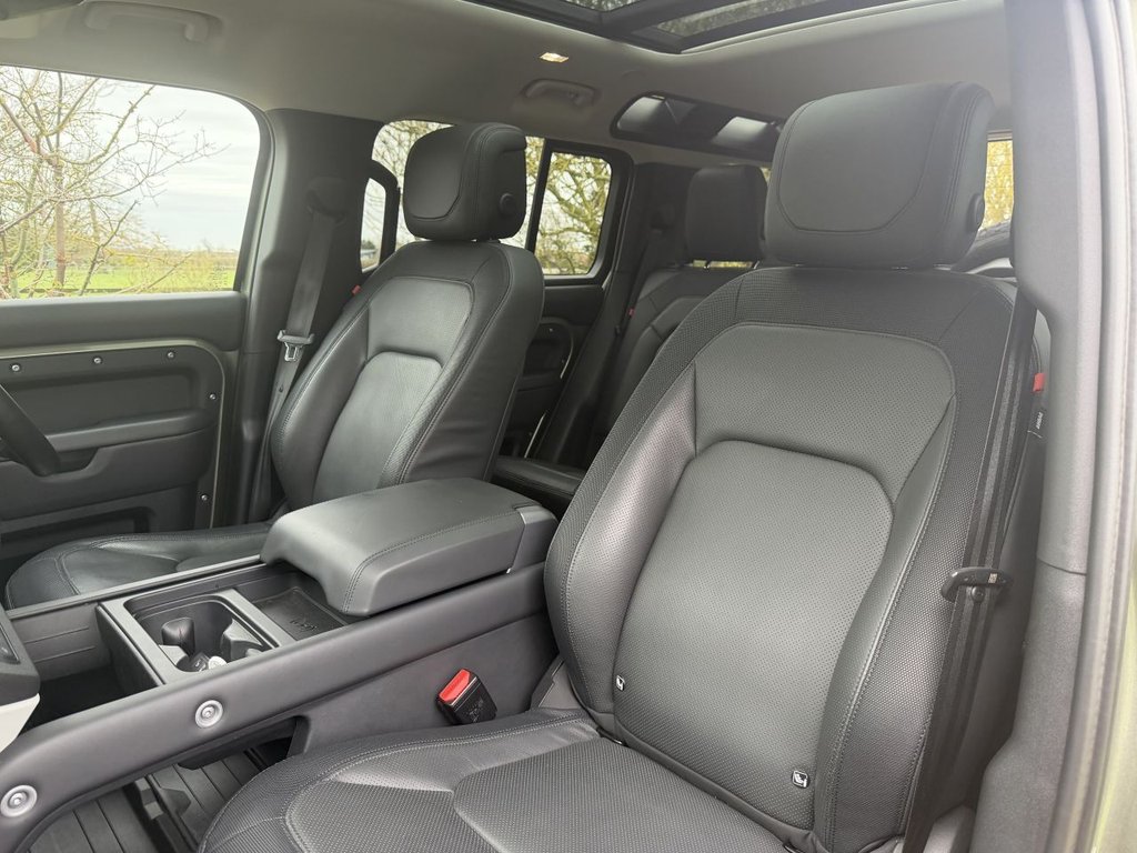 Used Land Rover Defender 2023 for sale - 77153124: Photo 14