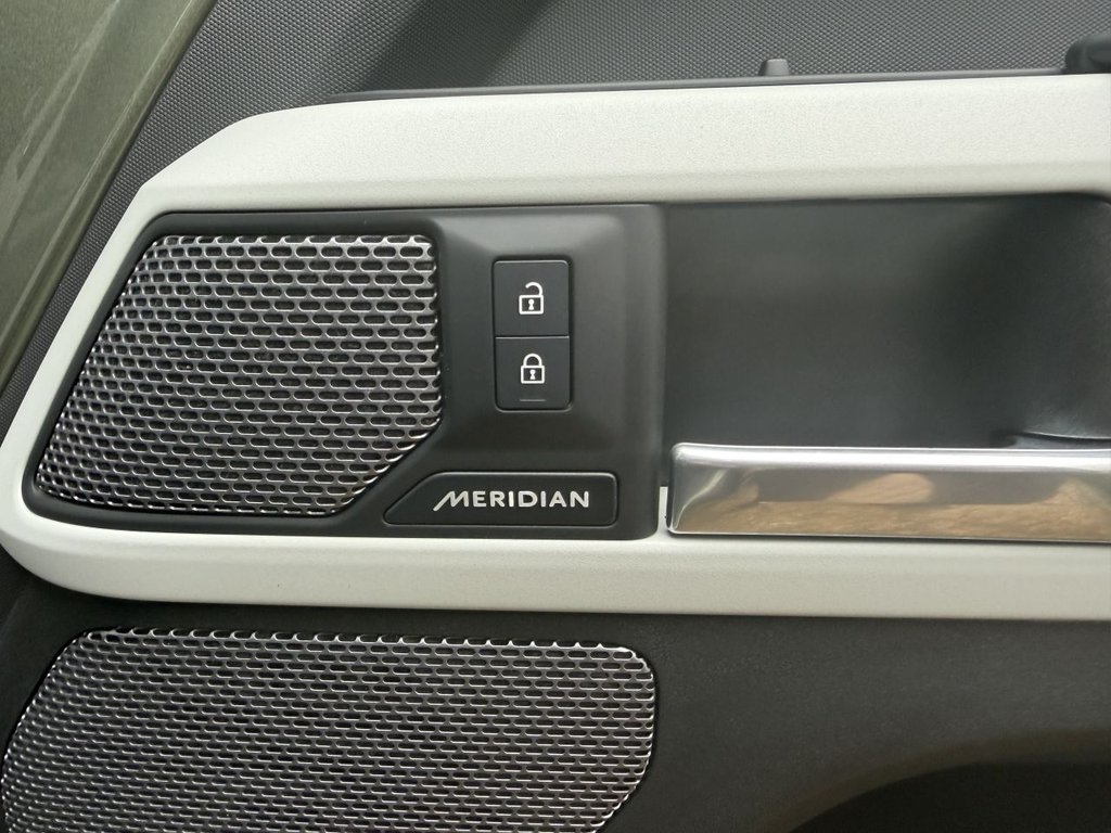 Used Land Rover Defender 2023 for sale - 77153124: Photo 30