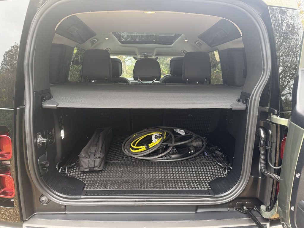 Used Land Rover Defender 2023 for sale - 77153124: Photo 32