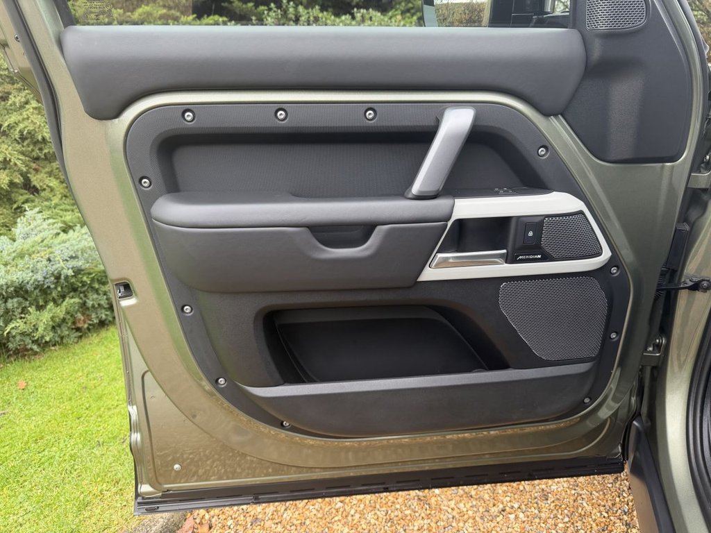 Used Land Rover Defender 2023 for sale - 77153124: Photo 33