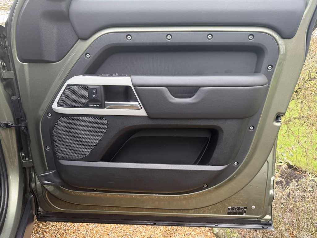 Used Land Rover Defender 2023 for sale - 77153124: Photo 34
