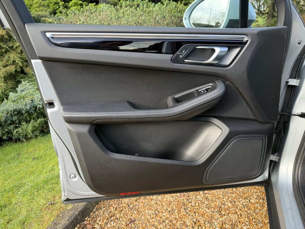 Used Porsche Macan 2019 for sale - 77437073: Photo 23