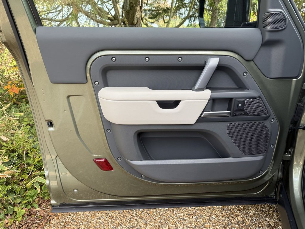 Used Land Rover Defender 90 2024 for sale - 77157402: Photo 31