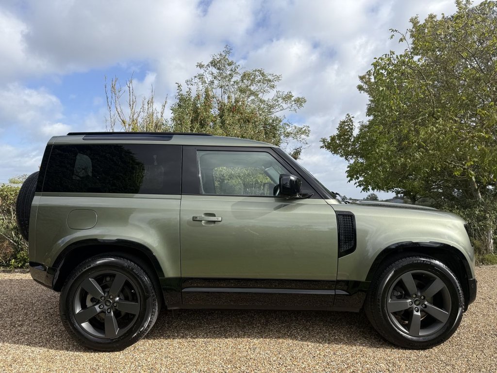 Used Land Rover Defender 90 2024 for sale - 77157402: Photo 4